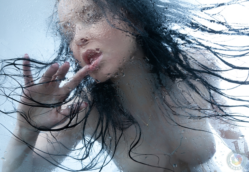 商业类铜奖_酒杯中的裸女_Константин_Ощепков_俄罗斯.jpg