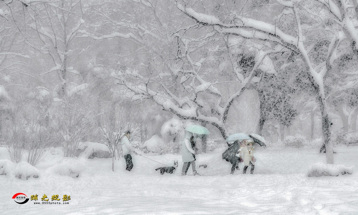 《雪中采石公园》梅光.jpg