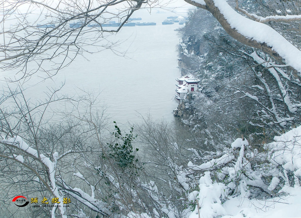 《雪色三元洞》袁梦海.jpg