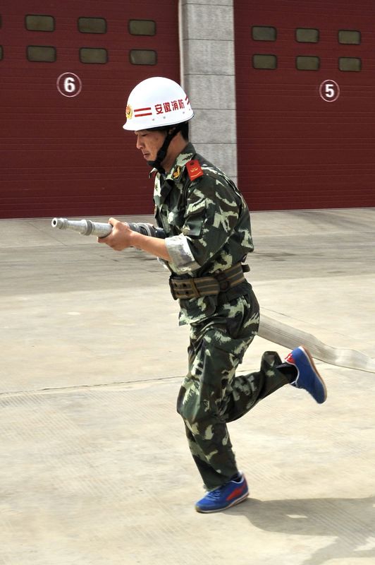 25消防兵jpg.jpg
