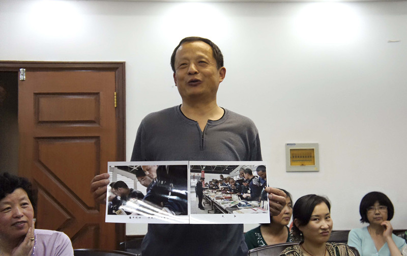 获奖者在介绍作品_副本.jpg